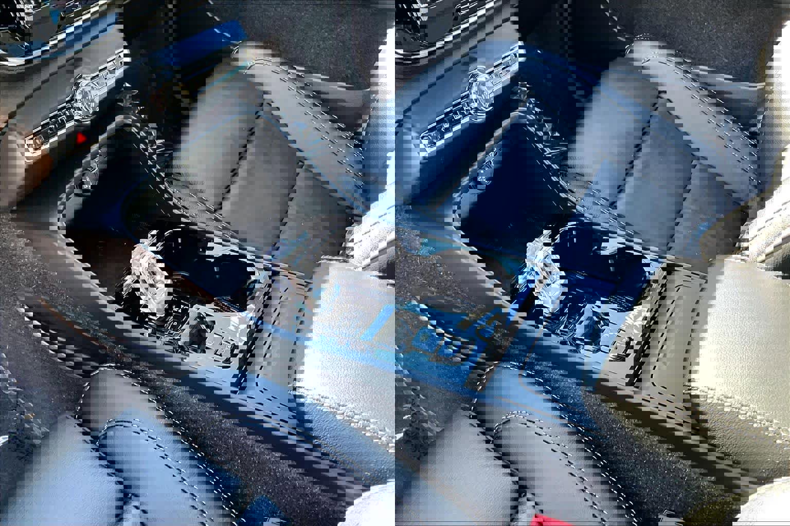 Certified 2023 Volvo XC40 B5 Plus w/ Driver Assist Package AWD/4WD image 16