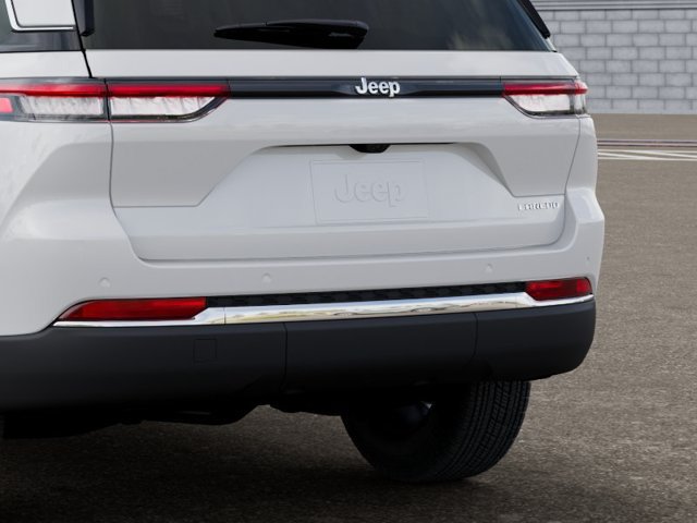 New 2027 Jeep Grand Cherokee Laredo RWD image 13