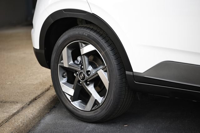 Certified 2025 Hyundai Venue SEL FWD image 6