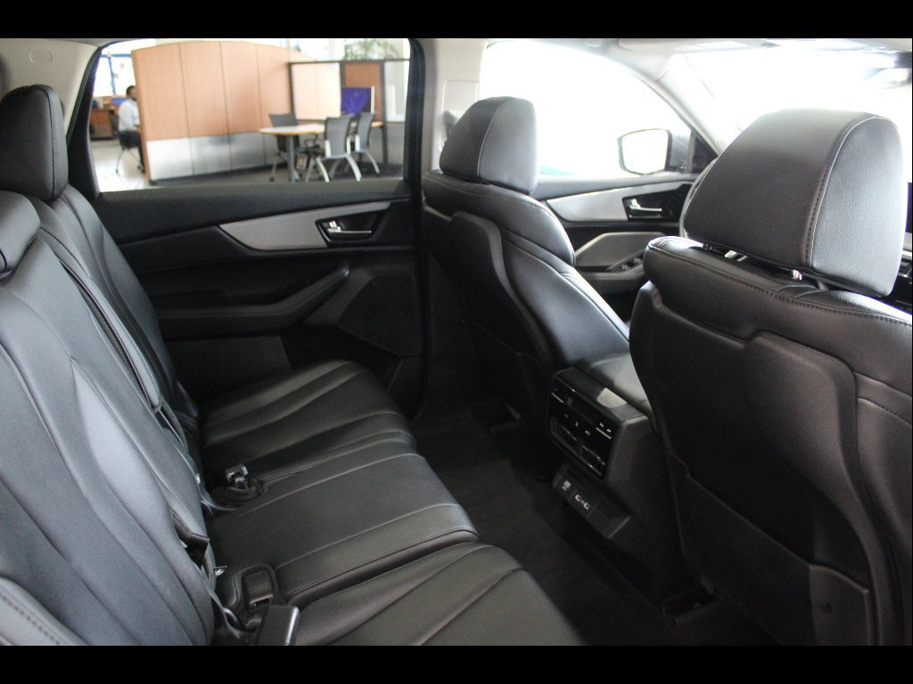 Used 2023 Acura MDX SH-AWD image 21