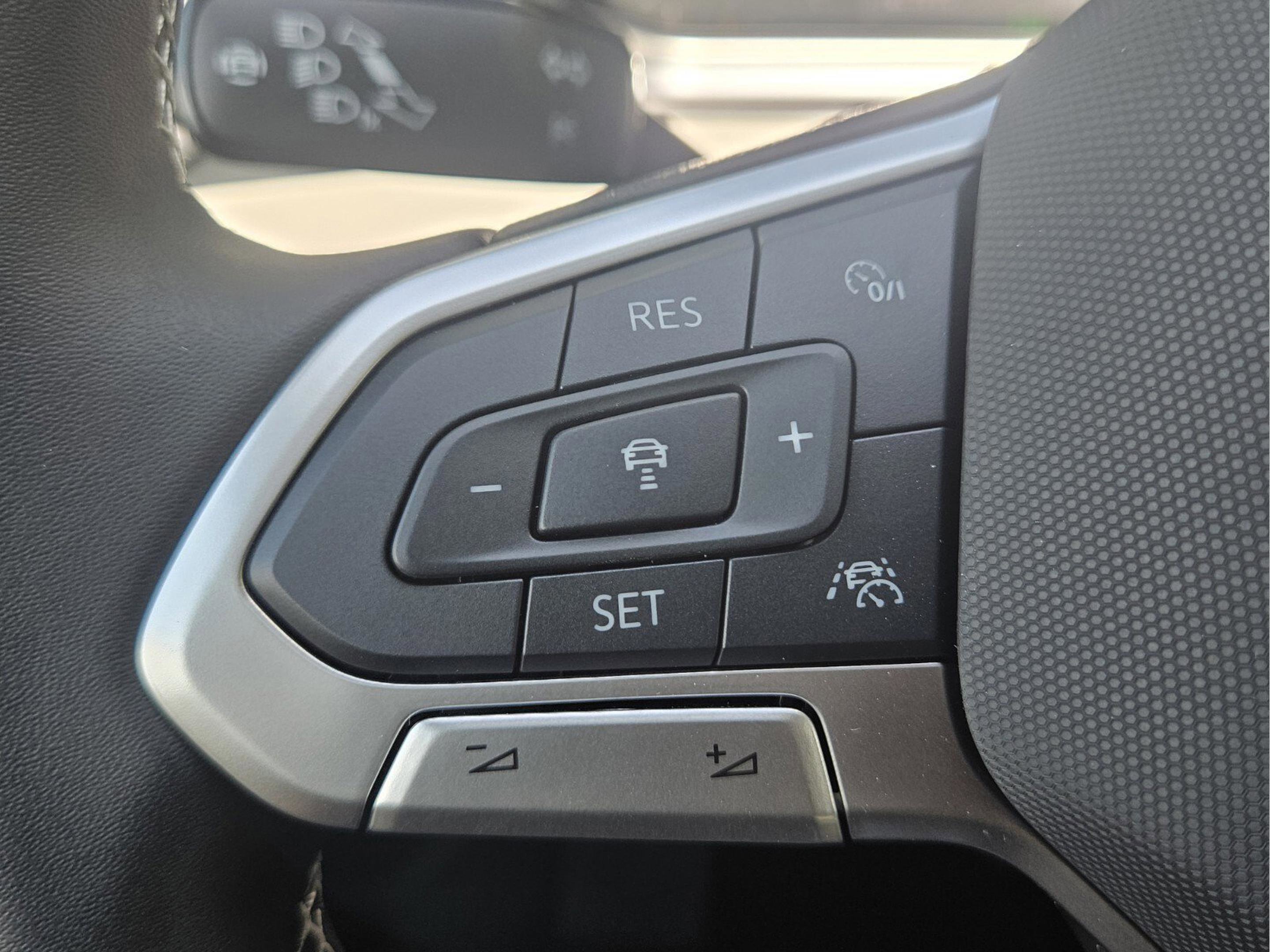 New 2025 Volkswagen Taos SE image 15