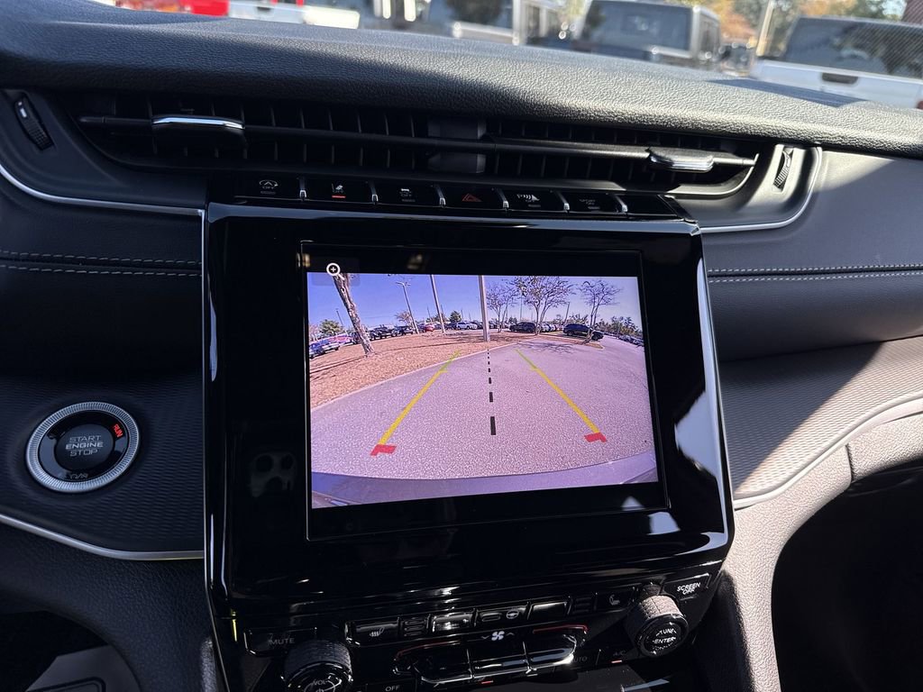 New 2025 Jeep Grand Cherokee L Altitude image 25