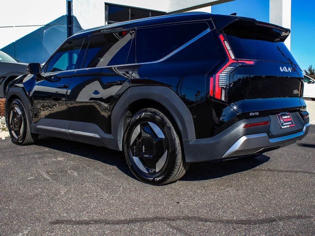 Used 2025 Kia EV9 Wind image 4