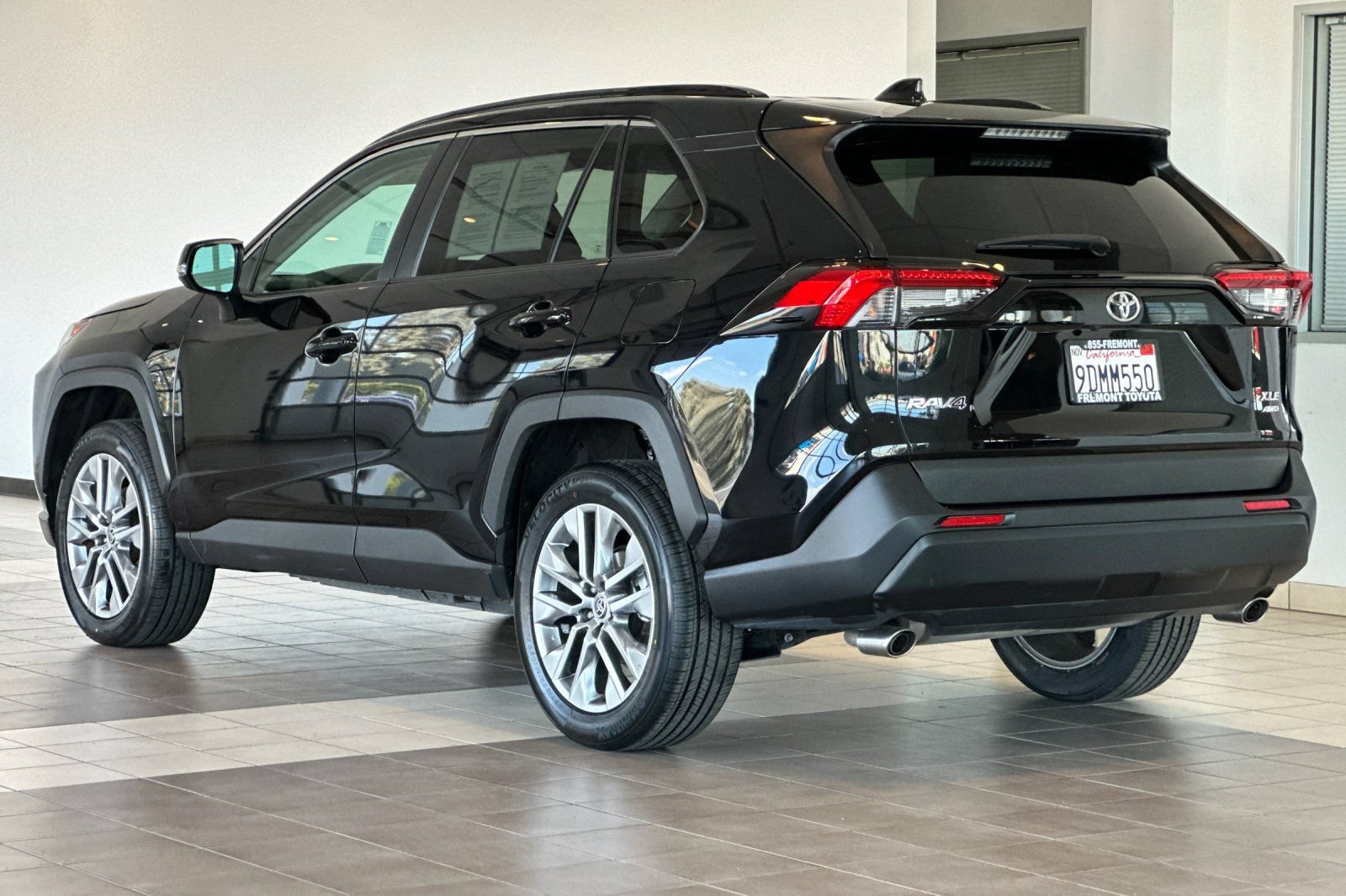 Certified 2022 Toyota RAV4 XLE Premium AWD/4WD image 6