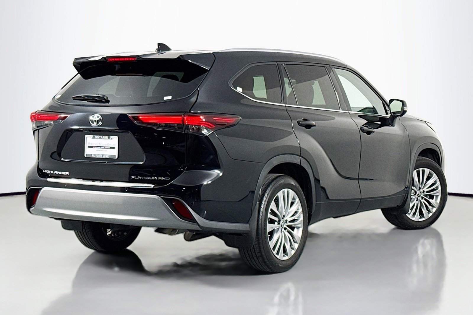 Used 2024 Toyota Highlander Platinum image 13