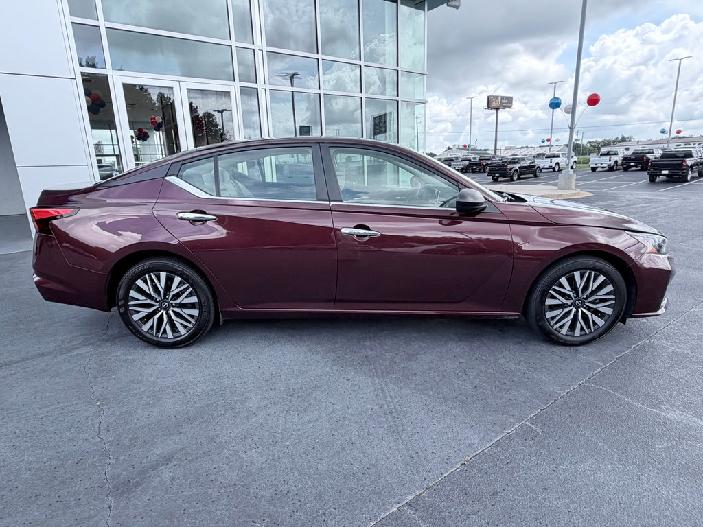 Used 2025 Nissan Altima 2.5 SV FWD image 4