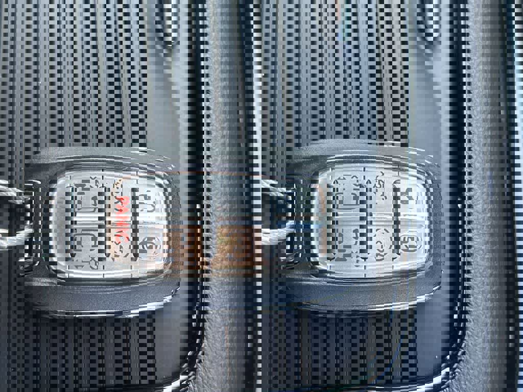 Used 2024 Chrysler Pacifica Premium image 28