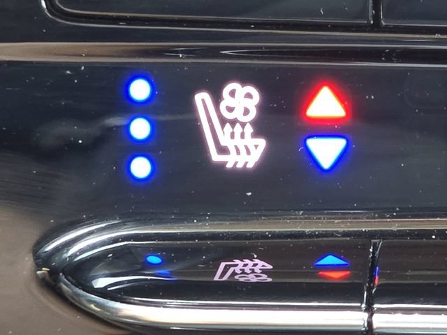 Used 2023 Buick Envision Avenir AWD/4WD image 7