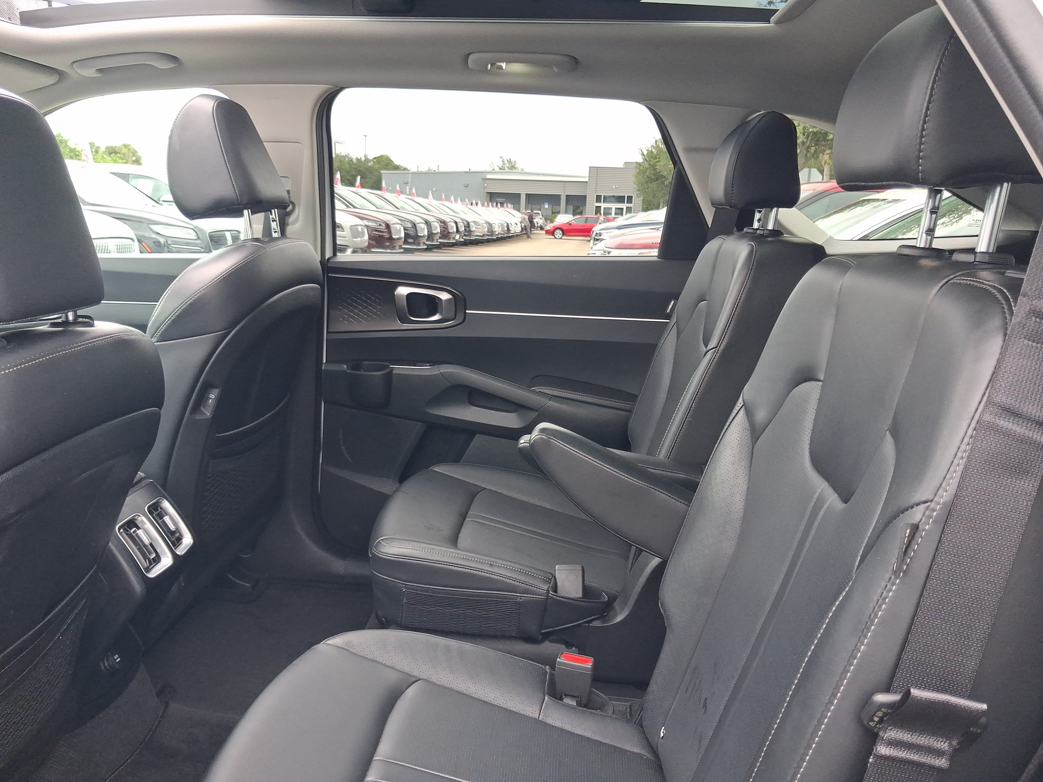 Used 2025 Kia Sorento EX w/ Panoramic Sunroof Package FWD image 6