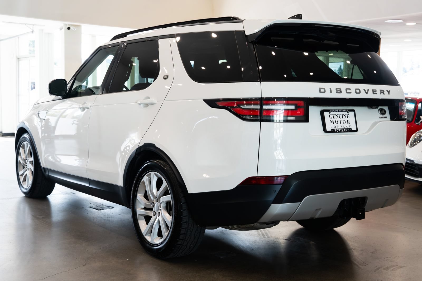 Used 2017 Land Rover Discovery HSE AWD/4WD image 6