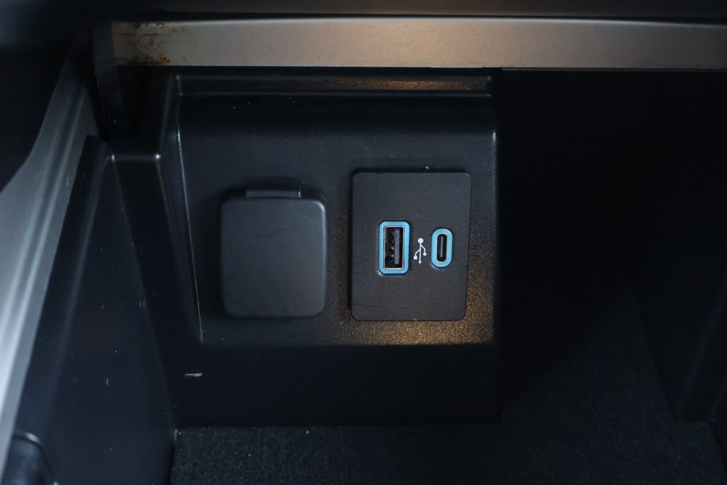 Used 2023 Ford Explorer XLT w/ Equipment Group 202A AWD/4WD image 23