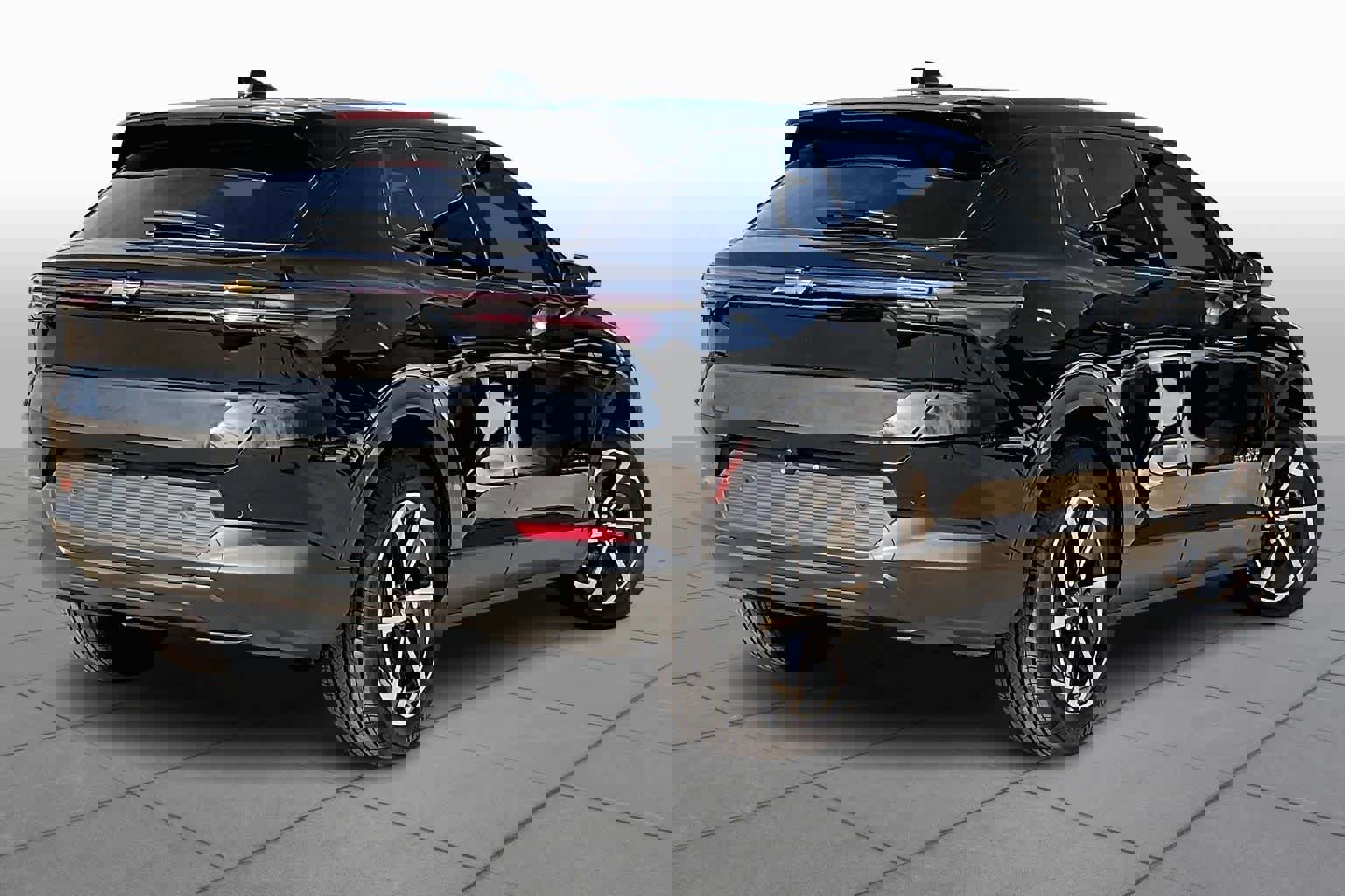 Certified 2025 Chevrolet Equinox EV LT w/ Comfort Package image 13