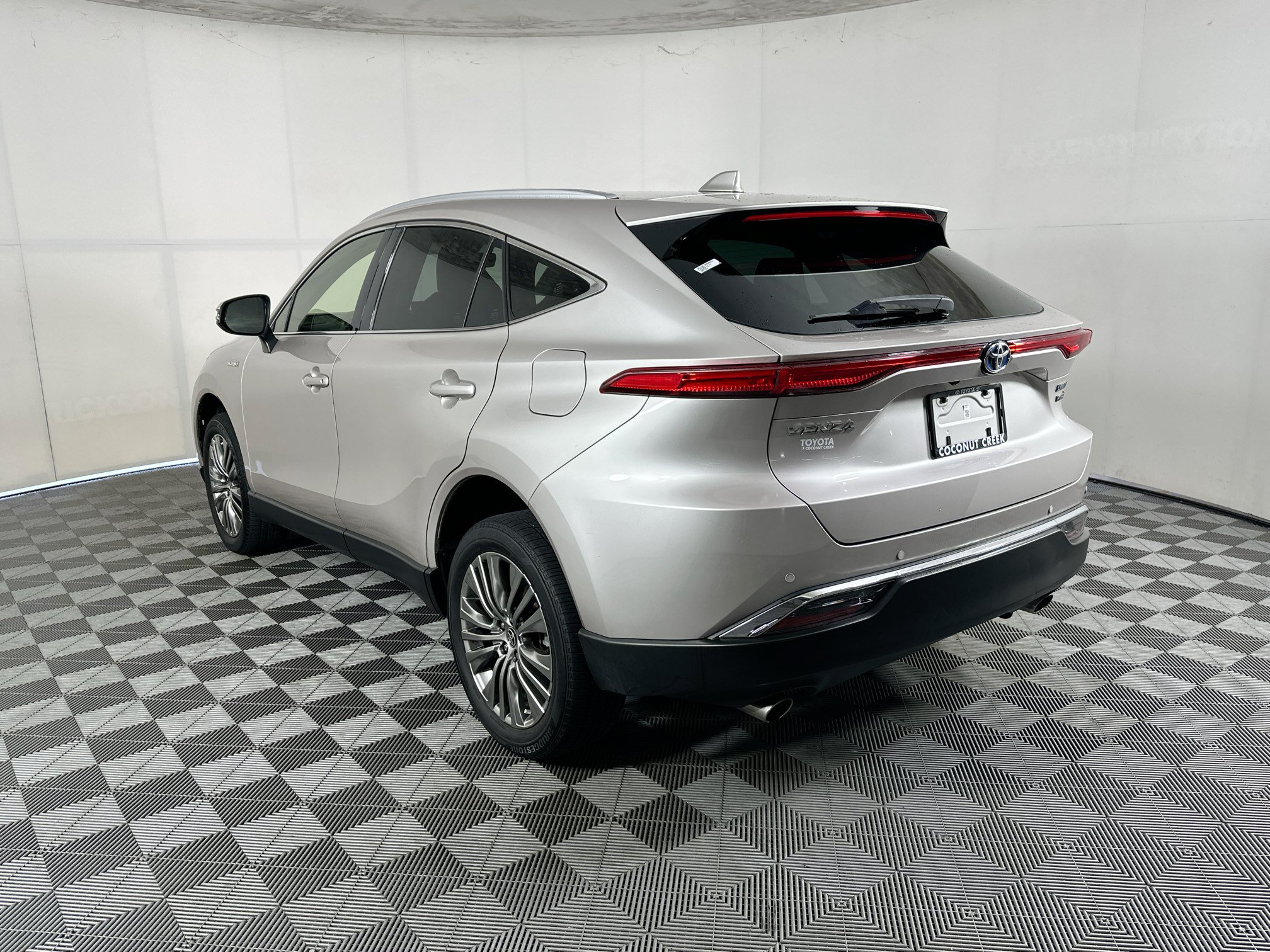 Used 2021 Toyota Venza Limited AWD/4WD image 5