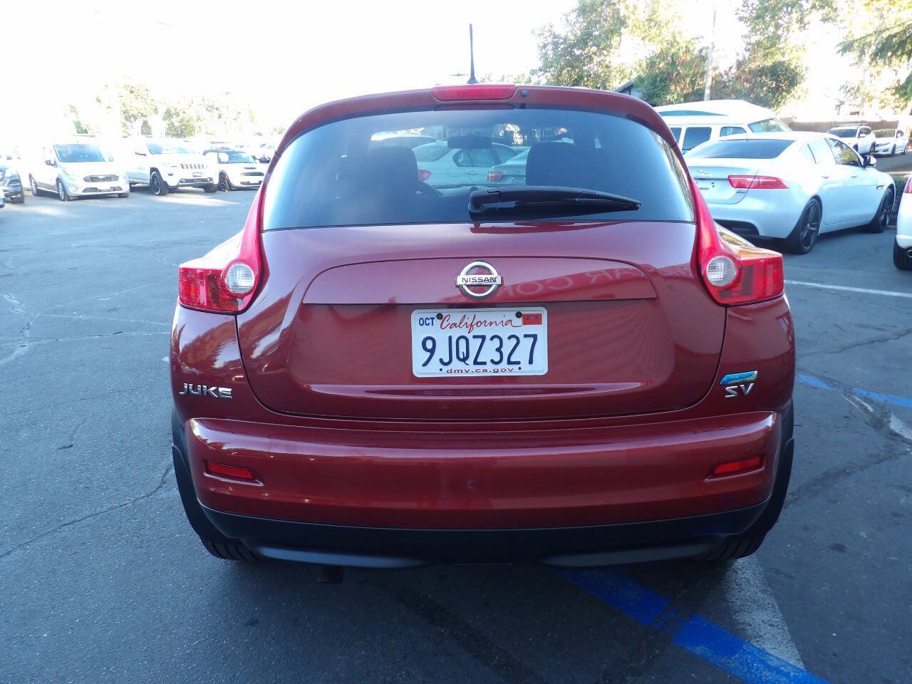 Used 2014 Nissan Juke SV w/ Interior Illumination Package FWD image 10