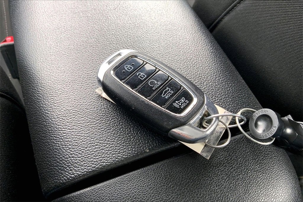 Used 2023 Hyundai Elantra SEL image 25