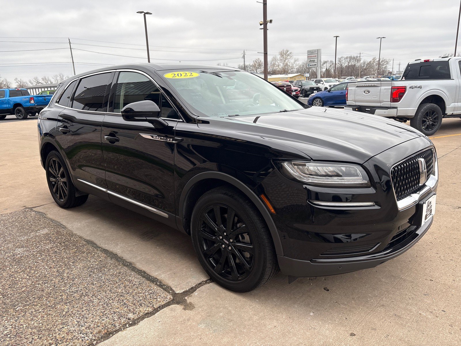 Used 2022 Lincoln Nautilus Reserve w/ Equipment Group 201A image 8