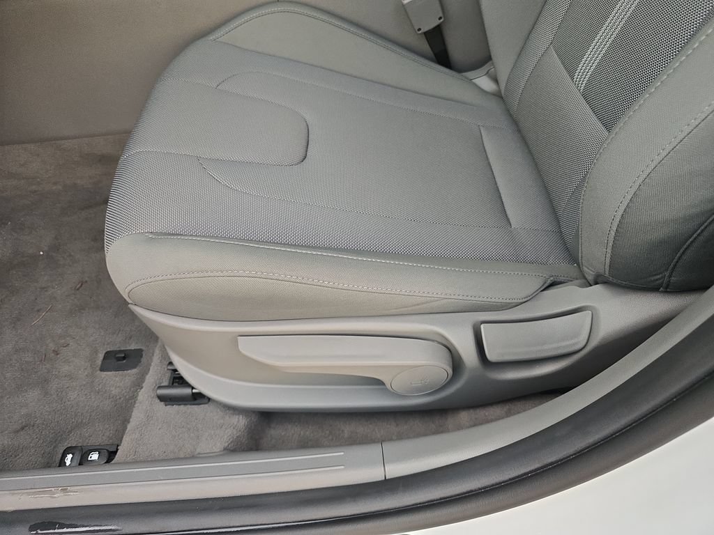 Certified 2026 Hyundai Elantra SE FWD image 26