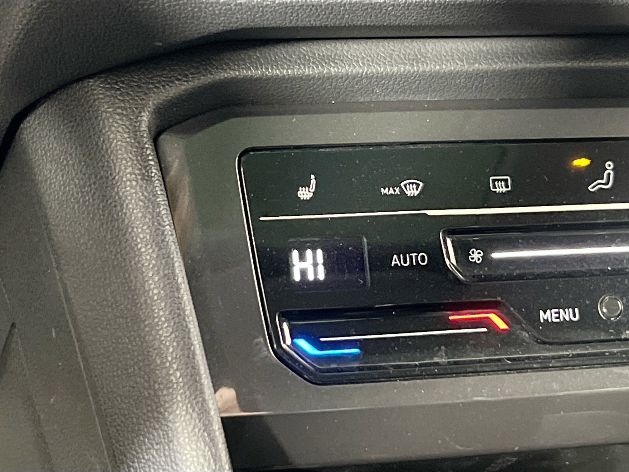 Used 2022 Volkswagen Tiguan SE image 19