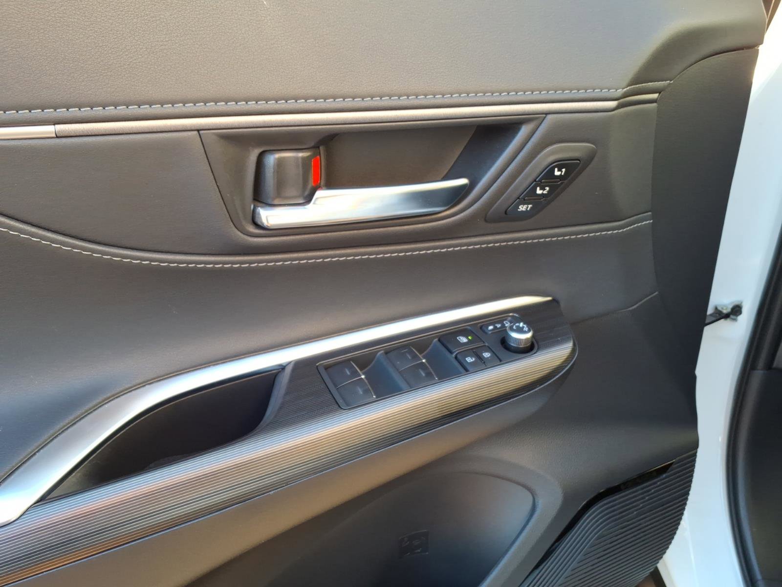 Used 2024 Toyota Venza Limited AWD/4WD image 19