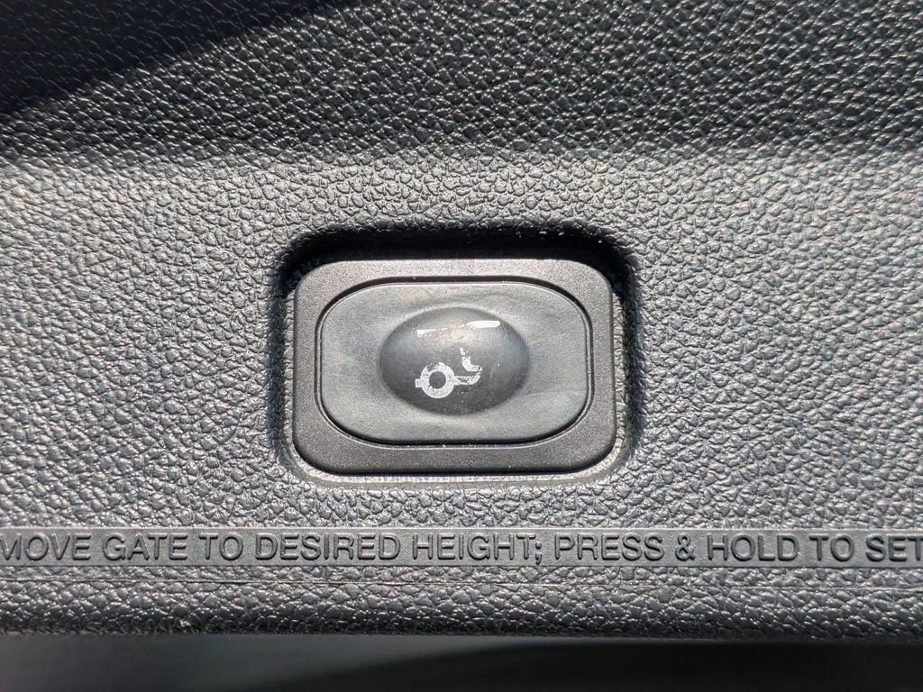 Used 2018 Ford Explorer XLT w/ Equipment Group 202A image 14