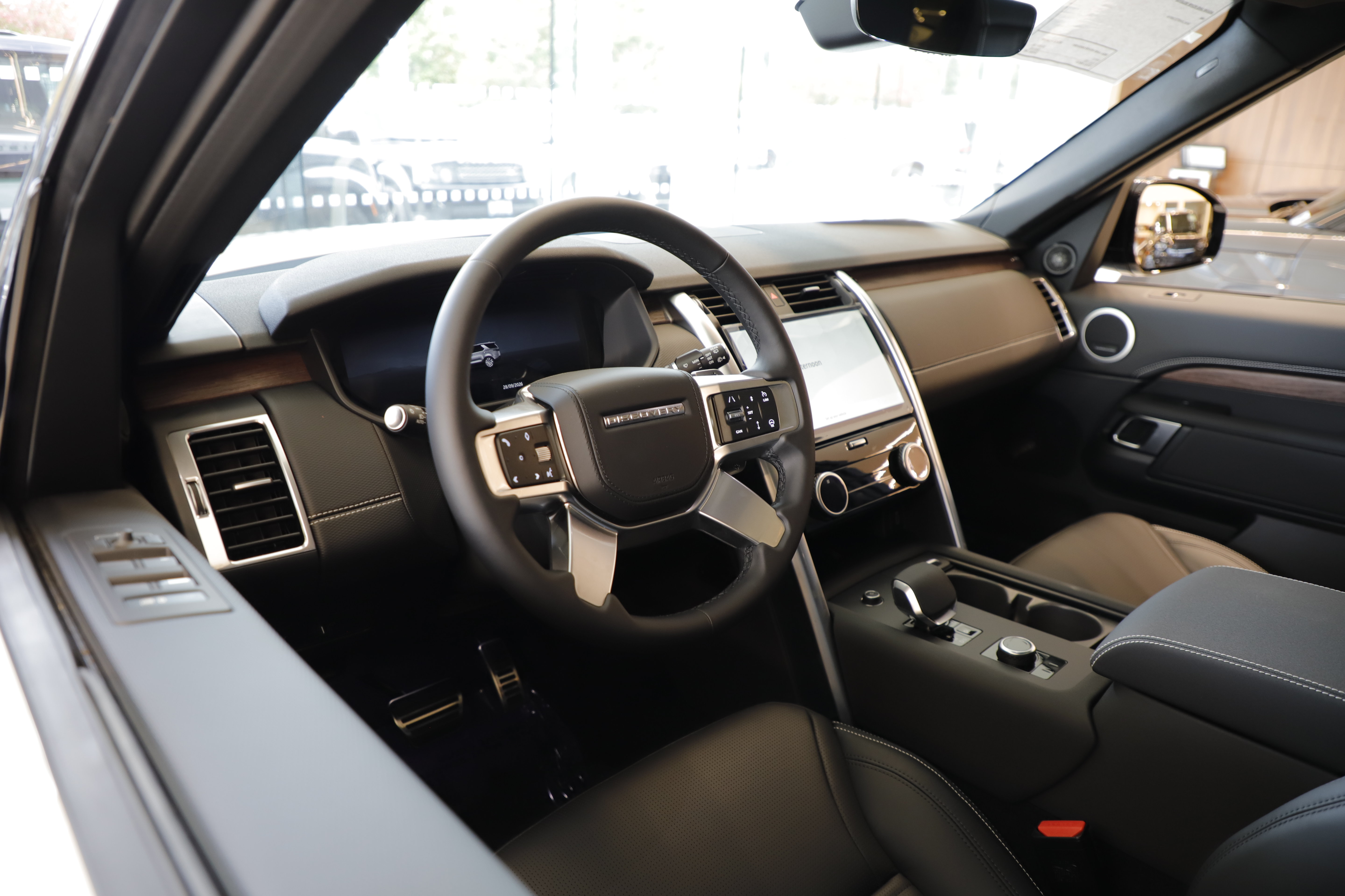 New 2026 Land Rover Discovery Dynamic SE AWD/4WD image 16