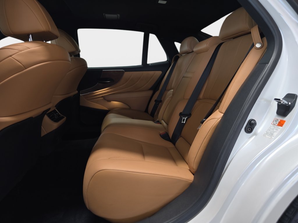 Used 2024 Lexus LS 500 RWD image 14