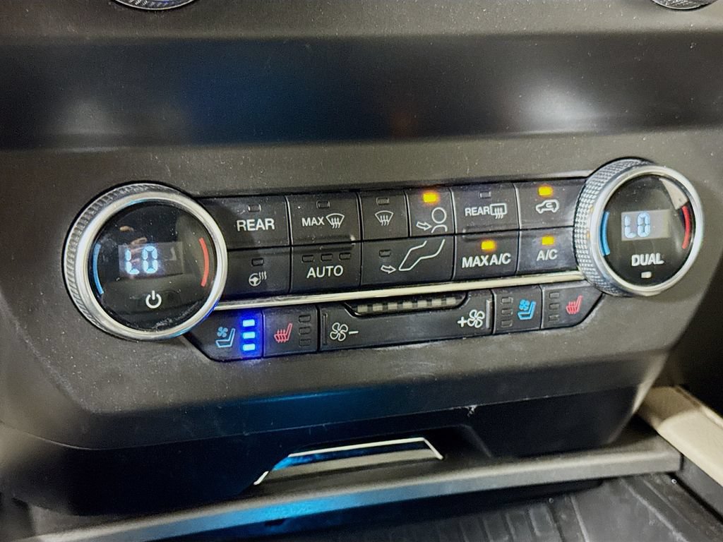 Used 2020 Ford Expedition Max XLT w/ Equipment Group 202A RWD image 13