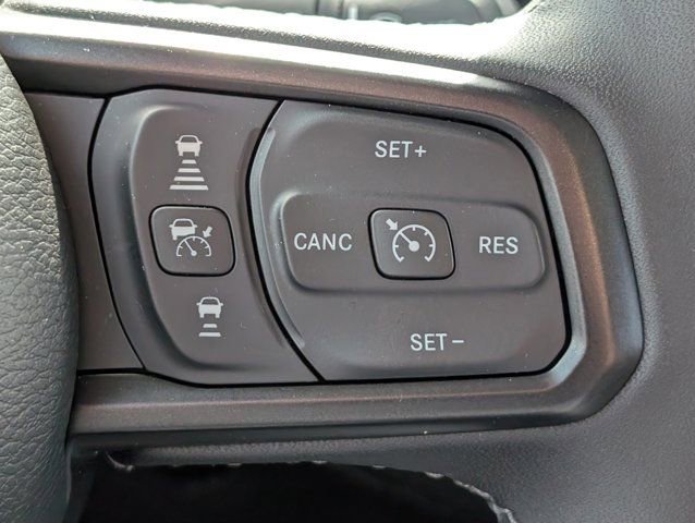 Used 2025 Jeep Gladiator Rubicon w/ Convenience Group AWD/4WD image 24