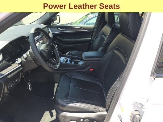 Used 2025 Jeep Grand Cherokee Limited AWD/4WD image 10