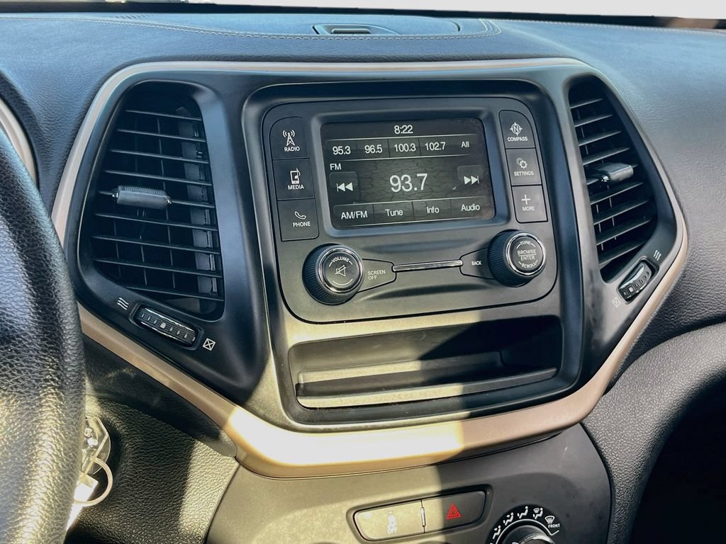 Used 2017 Jeep Cherokee Sport FWD image 13