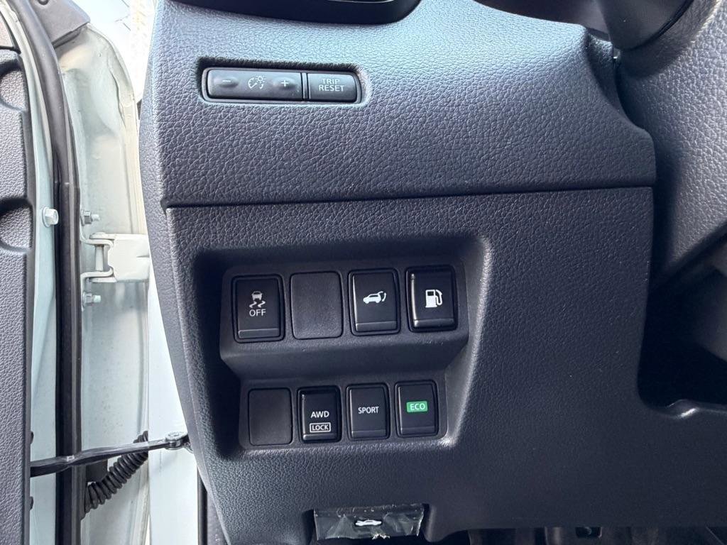 Used 2018 Nissan Rogue SV image 27