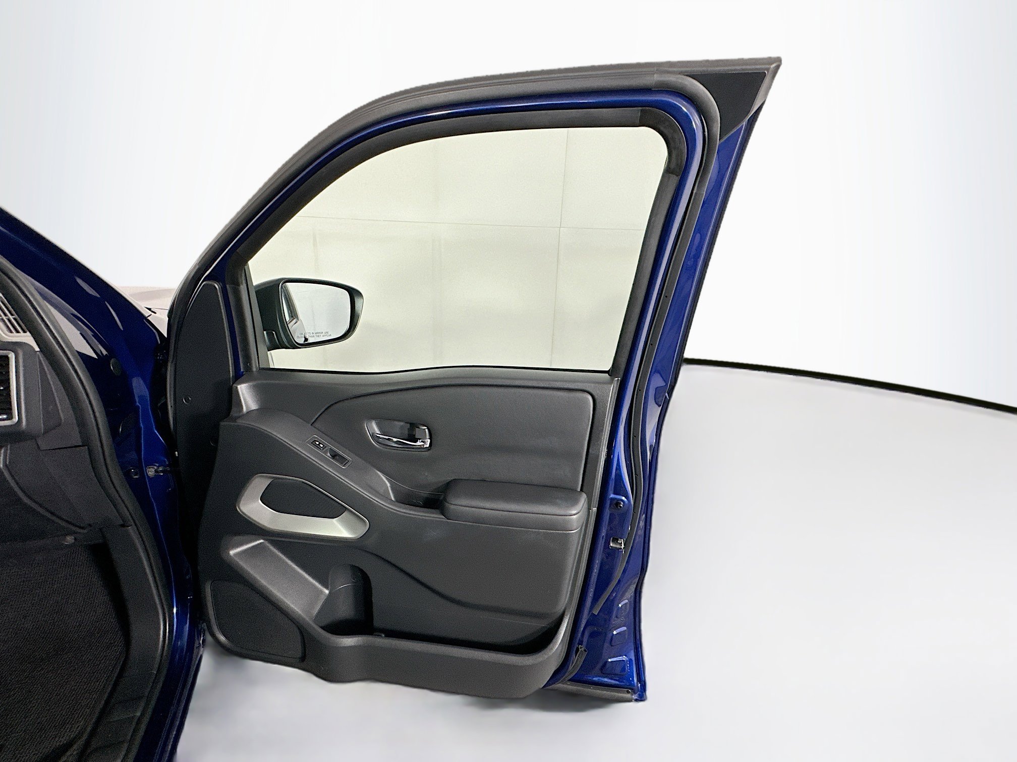 Used 2023 Nissan Frontier SV image 29