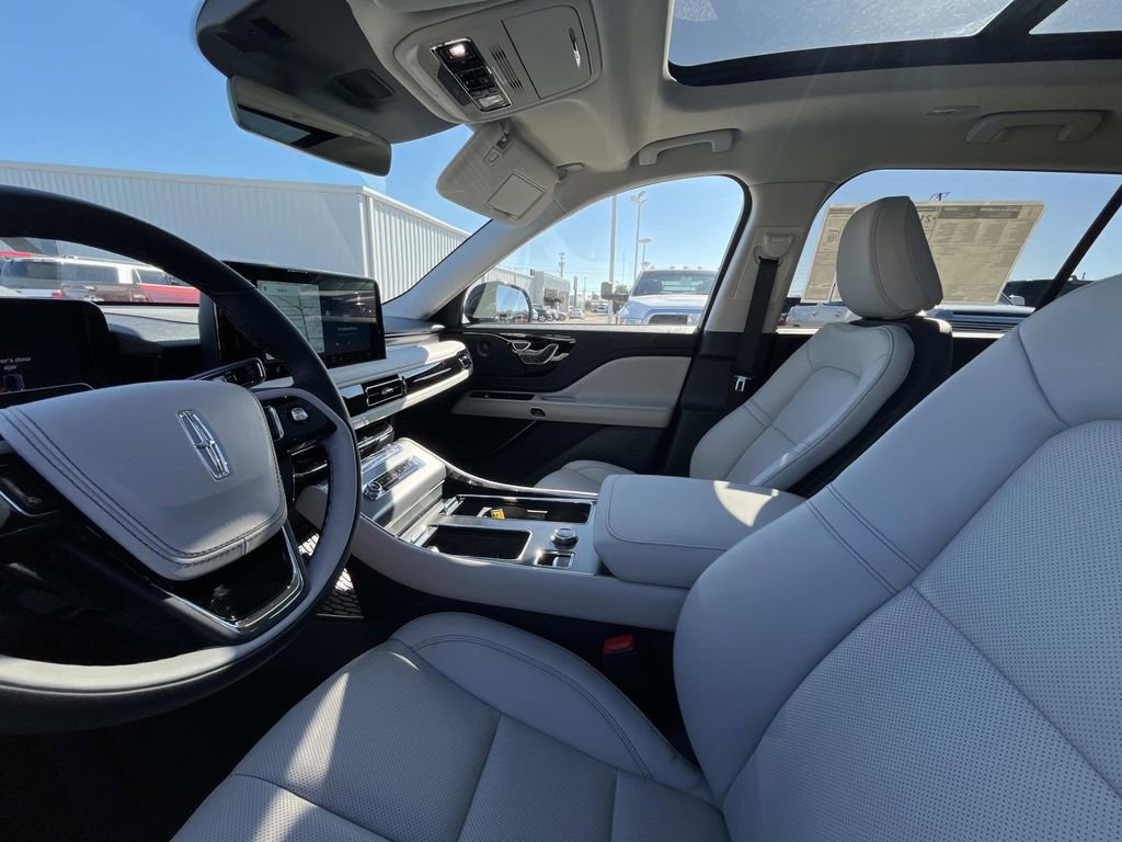 New 2026 Lincoln Aviator 2WD image 9