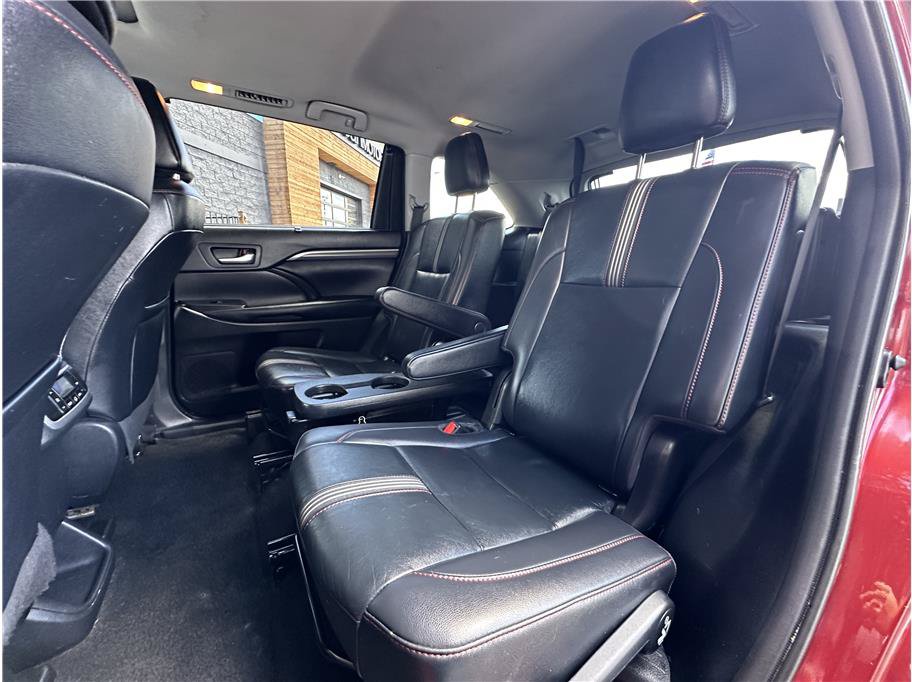 Used 2019 Toyota Highlander SE AWD/4WD image 16