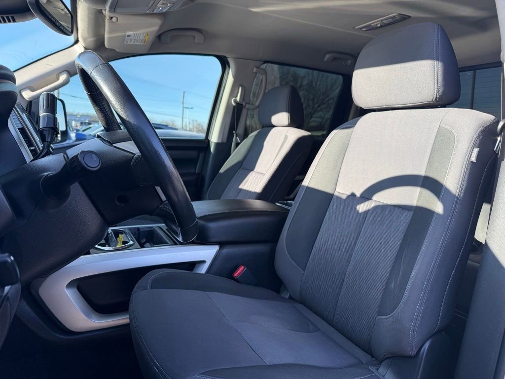 Used 2020 Nissan Titan SV w/ SV Convenience Package image 9