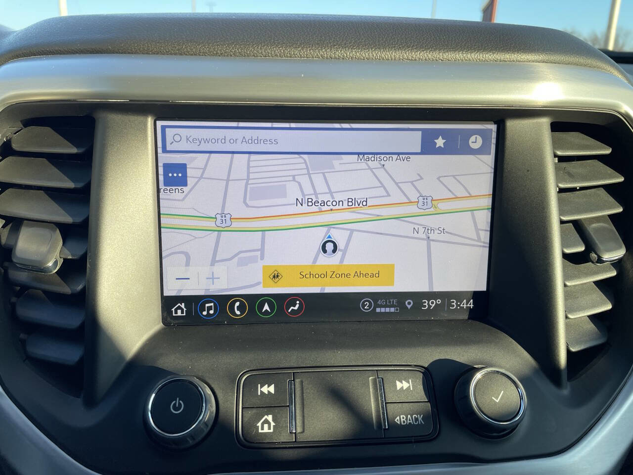 Used 2023 GMC Acadia SLT w/ Preferred Package image 25