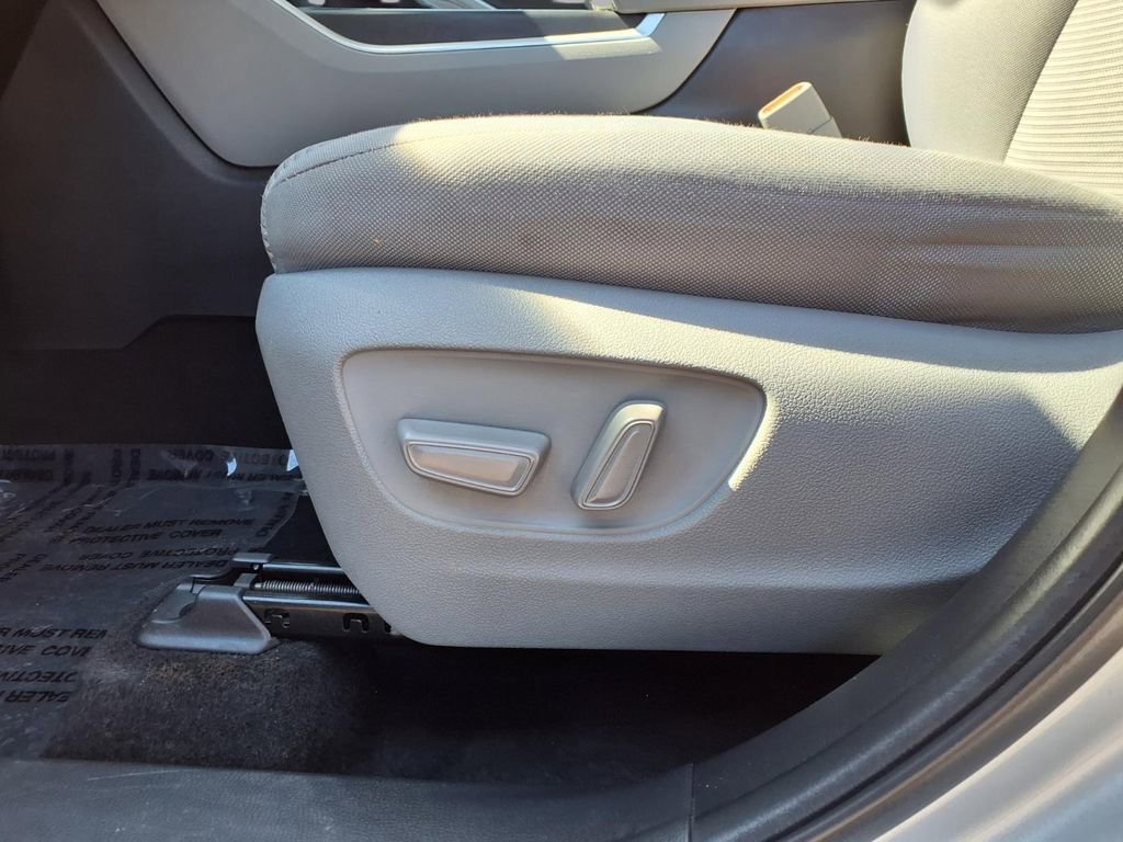 Used 2023 Toyota Highlander L image 23