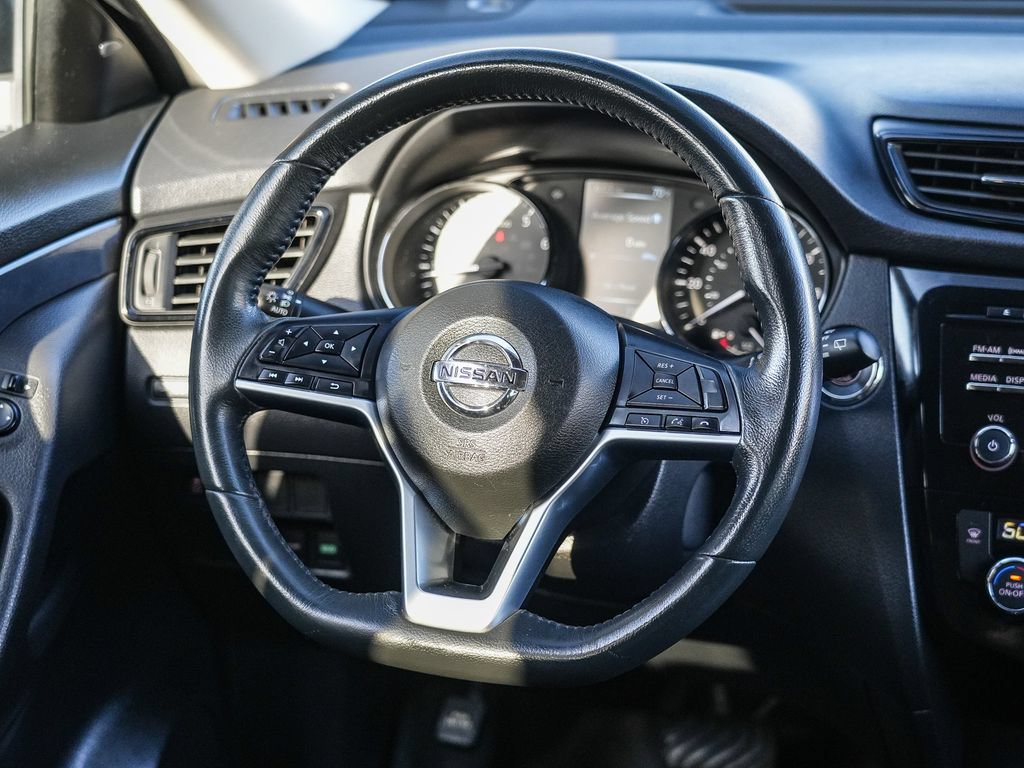 Used 2017 Nissan Rogue SV FWD image 16