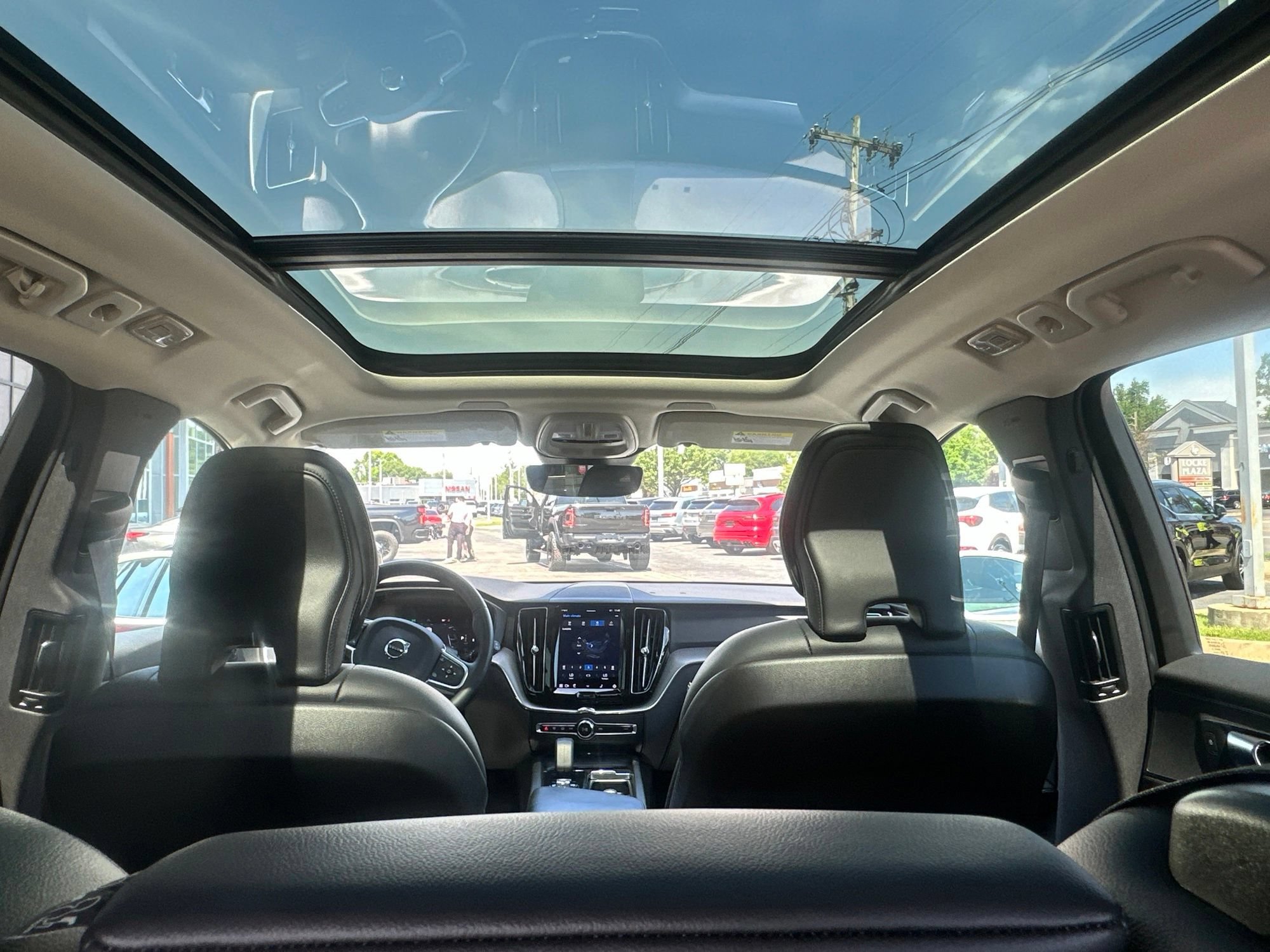 Used 2023 Volvo XC60 B5 Core w/ Climate Package AWD/4WD image 14