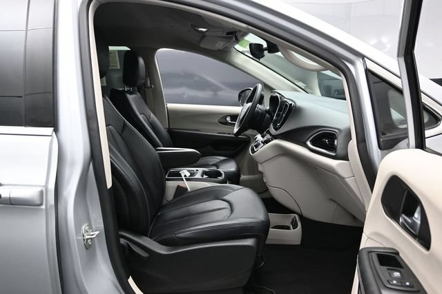 Certified 2024 Chrysler Pacifica Touring-L FWD image 26