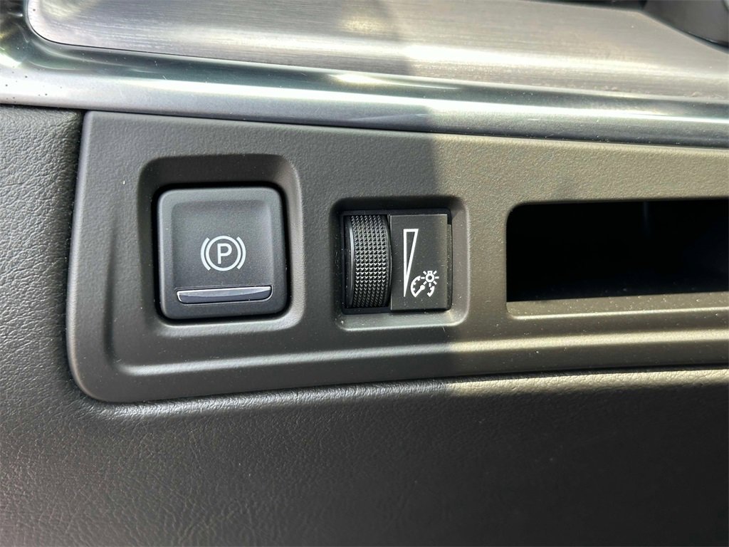 Used 2017 Cadillac XT5 Luxury w/ Driver Awareness Package image 29