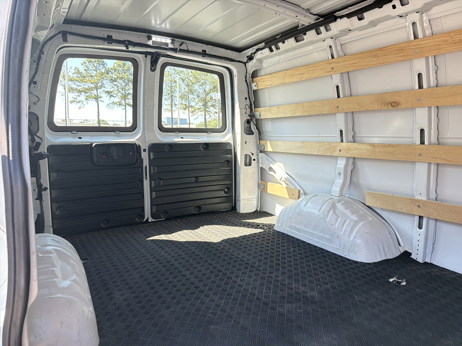 Used 2024 GMC Savana 2500 w/ Driver Convenience Package RWD image 27