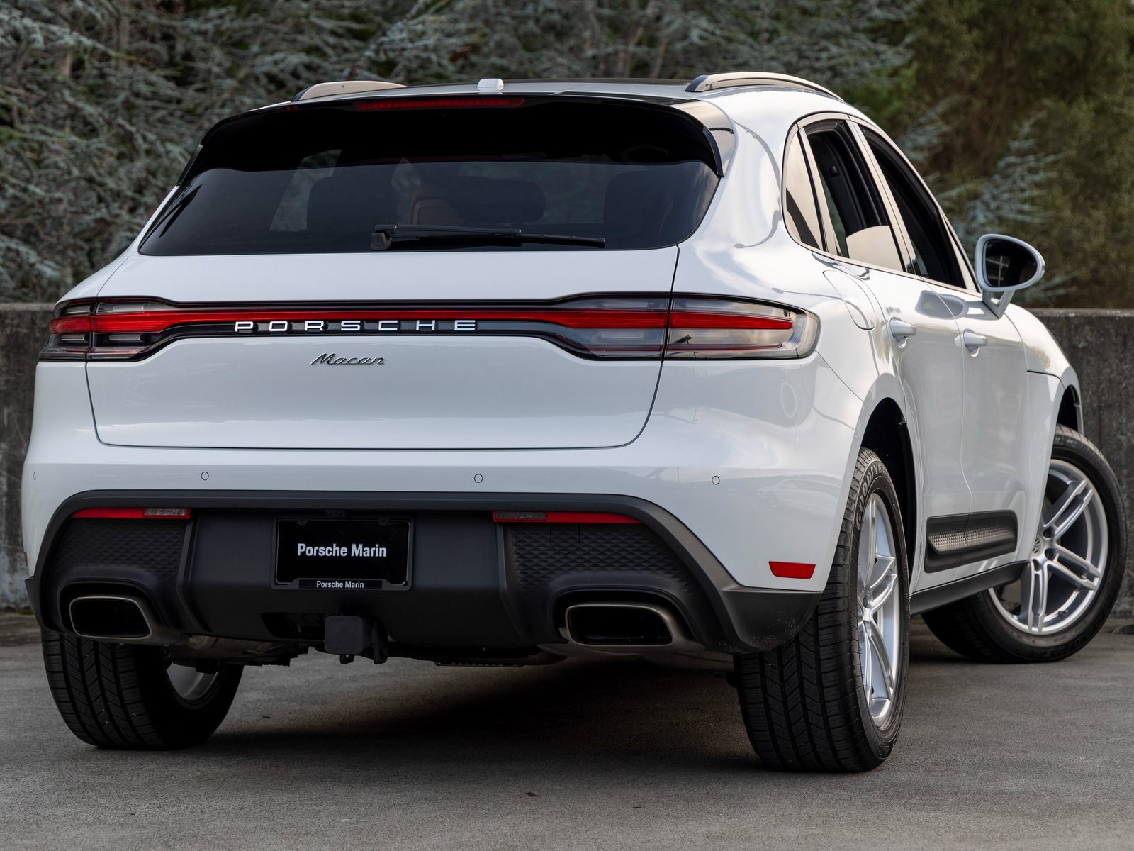 Certified 2025 Porsche Macan image 11