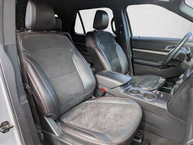 Used 2018 Ford Explorer XLT w/ Equipment Group 202A FWD image 22