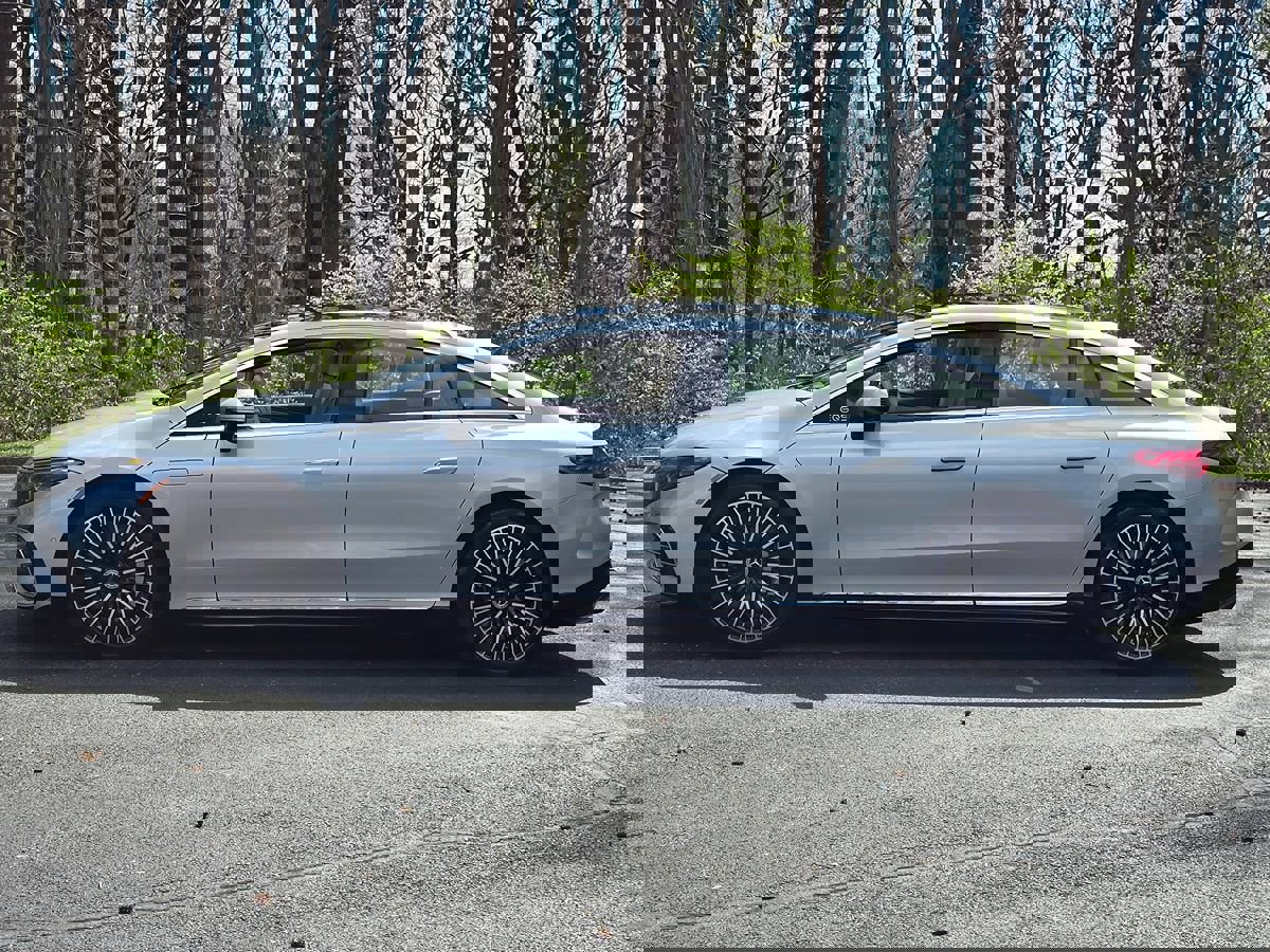 Used 2023 Mercedes-Benz EQS 580 4MATIC Sedan image 3