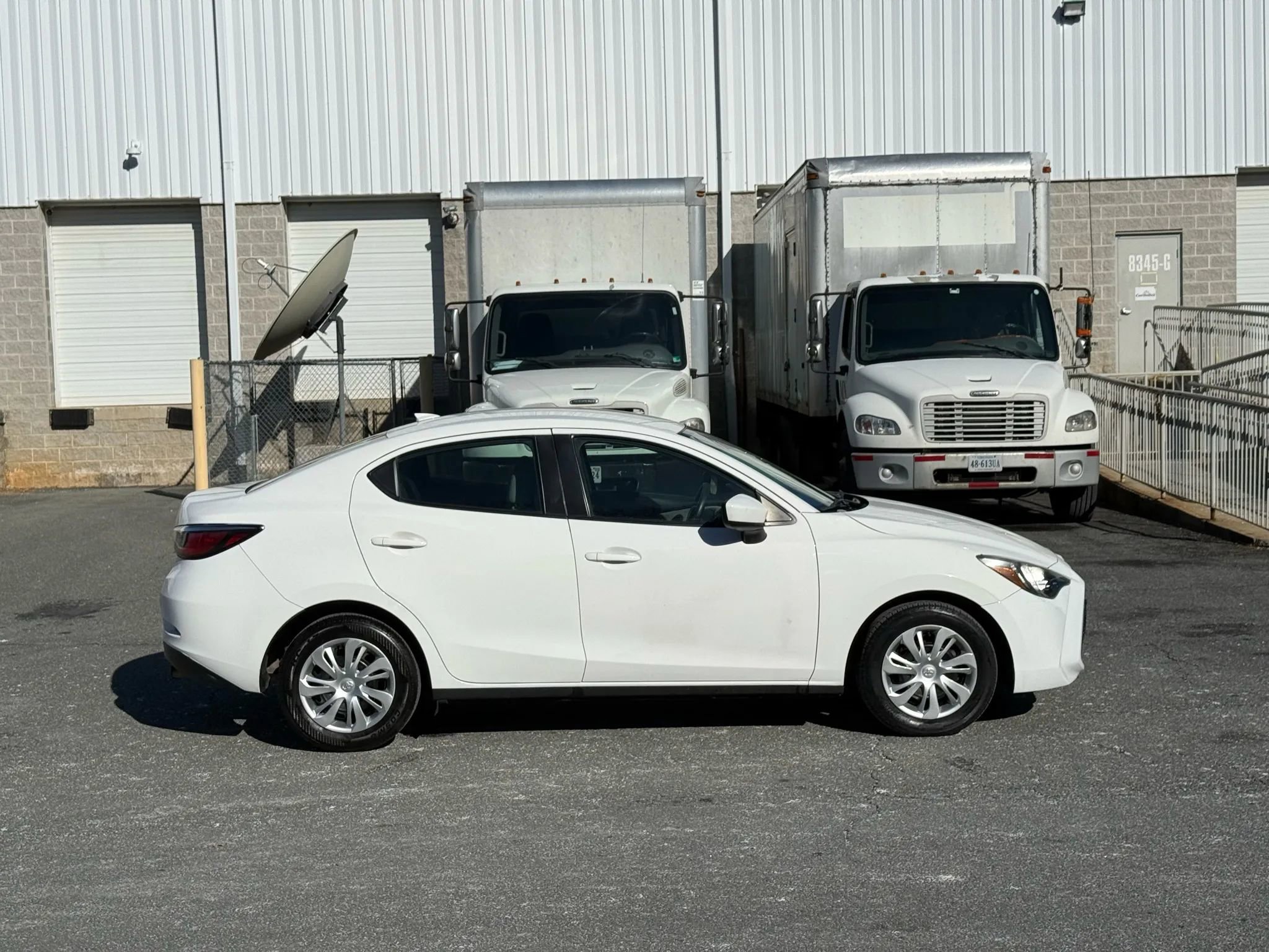 Used 2019 Toyota Yaris L image 13