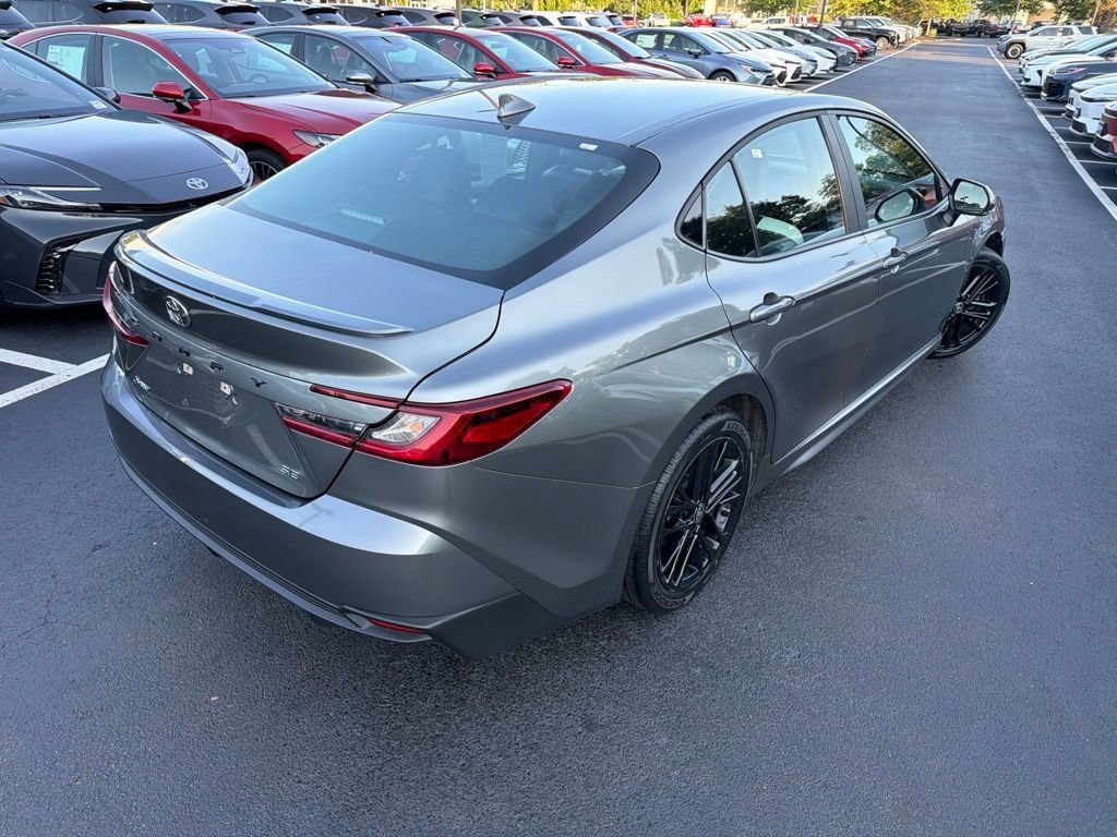 Used 2025 Toyota Camry SE FWD image 5