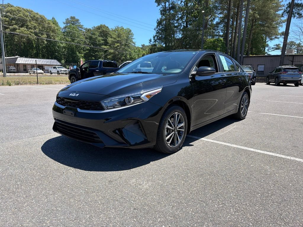Used 2023 Kia Forte LXS w/ LXS Technology Package FWD image 2