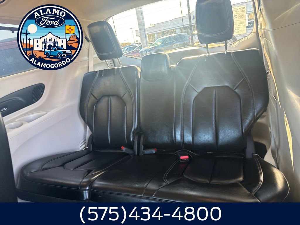 Used 2023 Chrysler Pacifica Touring-L w/ Uconnect Theater Family Group image 12