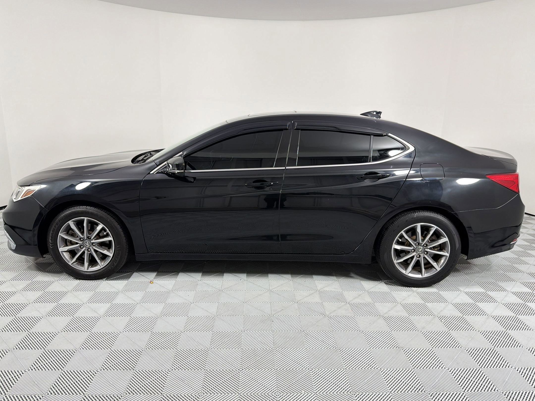 Used 2020 Acura TLX w/Technology Pkg image 2